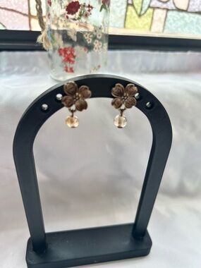 1928 Jewelry Floral Drop Earrings with Champagne Bead